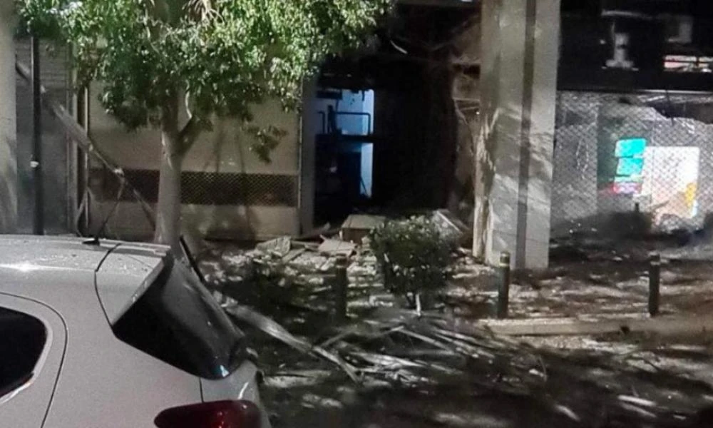 Πειραιάς: «Kρανίου τόπος» μετά την έκρηξη βόμβας - Ζημιές σε ακτίνα 300 μέτρων